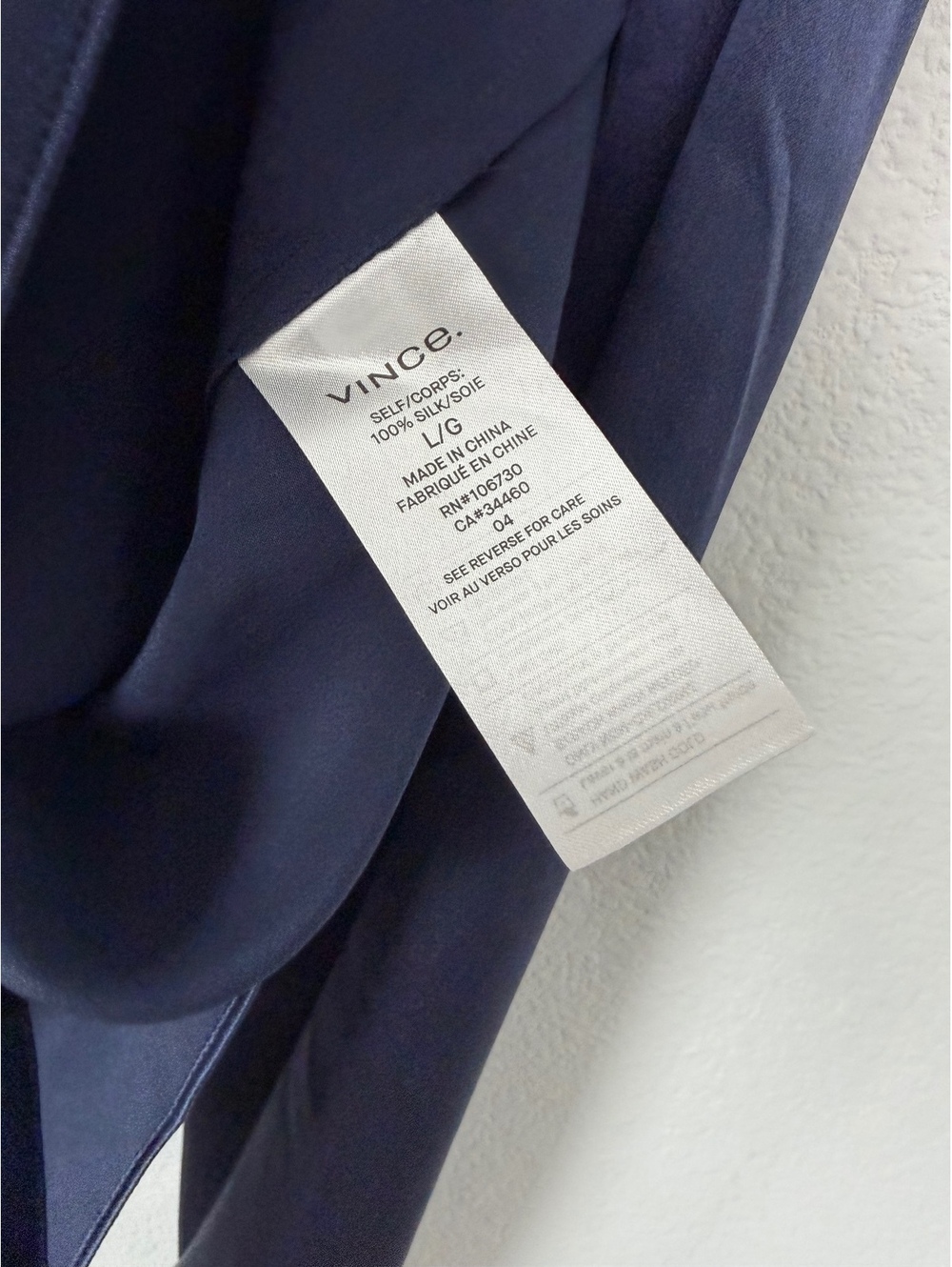 VINCE 100% Silk Split Back Round Neck Navy Blue Minimalist Blouse Size L - Picture 7 of 8